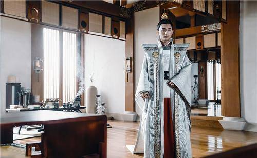 2000年,完成了个人首部电视剧作品,出演了青春励志剧《水浒少年》