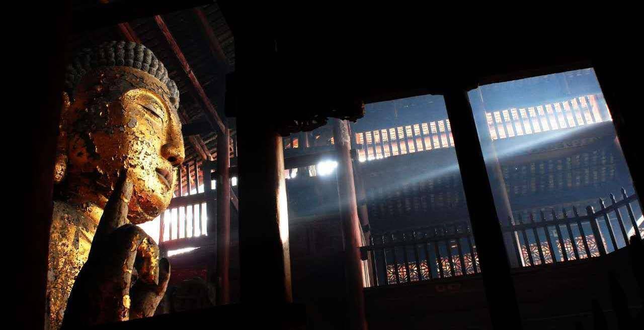 在涞滩古镇二佛寺当中,多年来一直有一个传说,就是这里大雄宝殿中的4