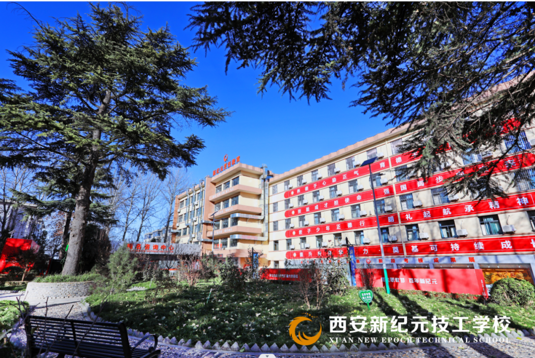 学校拥有一套完善的就业体系,并与上百家名企达成校企合作的教学模式