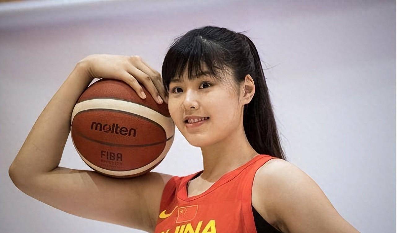 前男友秀恩爱,李月如官宣好消息,父母盼有事,李萌送祝福_赵明义_火花