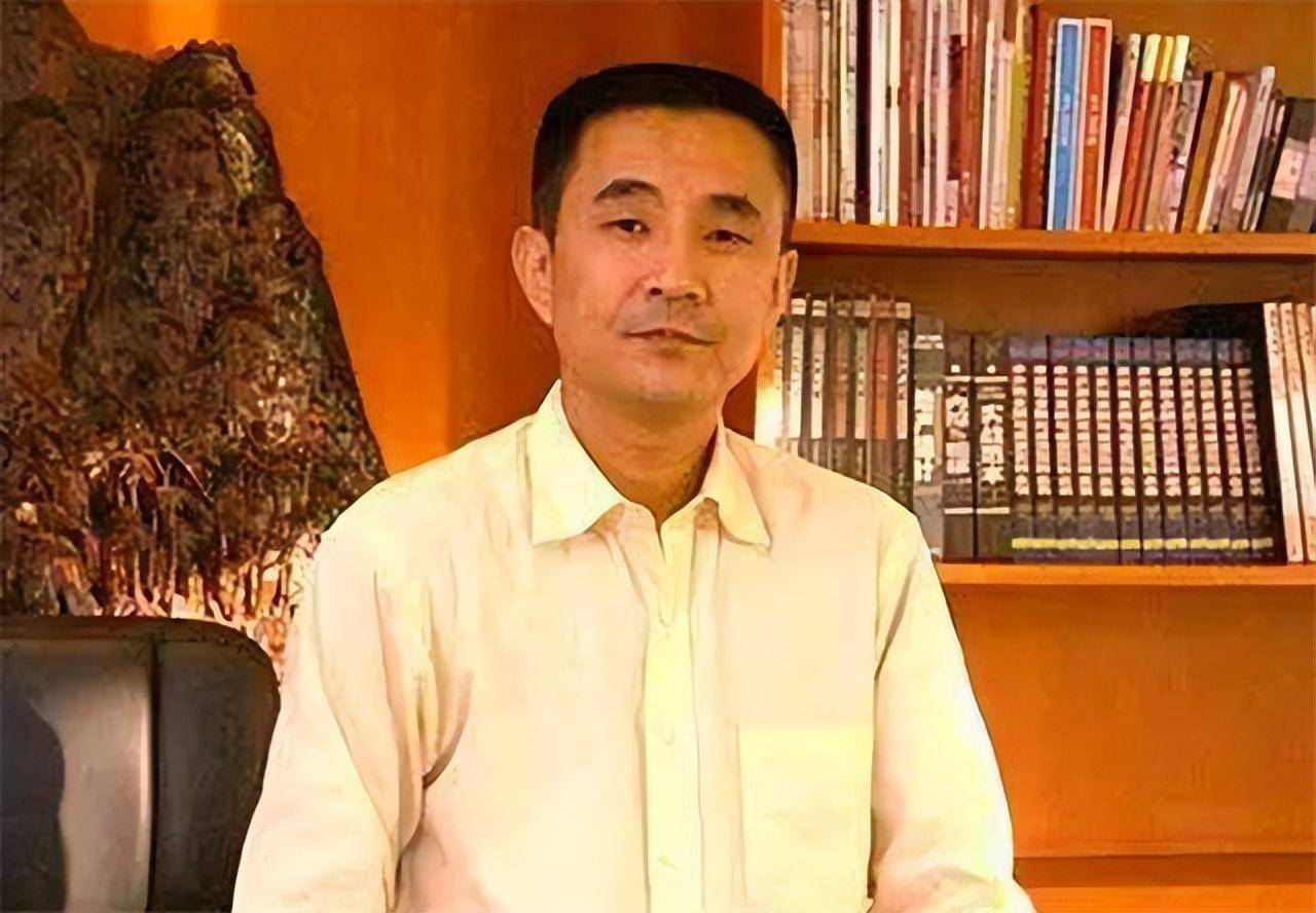 王永红:公司破产欠800亿,套61亿携女明星出逃,亲爹去世都不回_韩熙庭