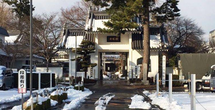 作家邱妙津于小说《蒙马特遗书》中,写给小咏的书信里曾写道:"我从小