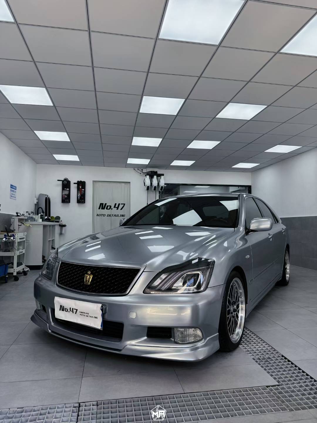 丰田皇冠 矩阵改色膜白云石,让人眼前一亮_搜狐汽车_搜狐网