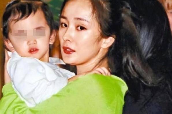 杨幂54亿争女儿抚养权?当年离婚协议内容,终于曝光.