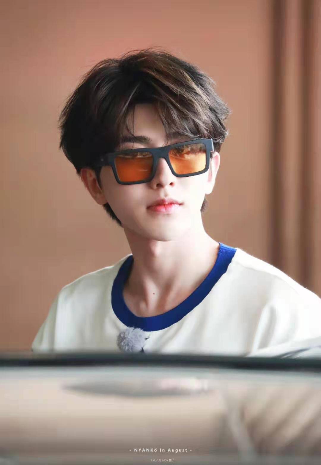 蔡徐坤儿童节发歌《怪》,风格怪诞声线慵懒,词曲都由自己包揽_歌曲