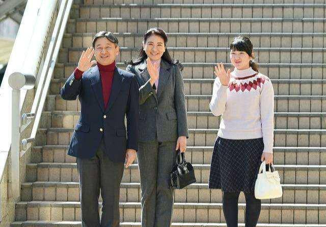 而欺负爱子的人,正是文仁的妻子纪子妃娘家亲戚的孩子.