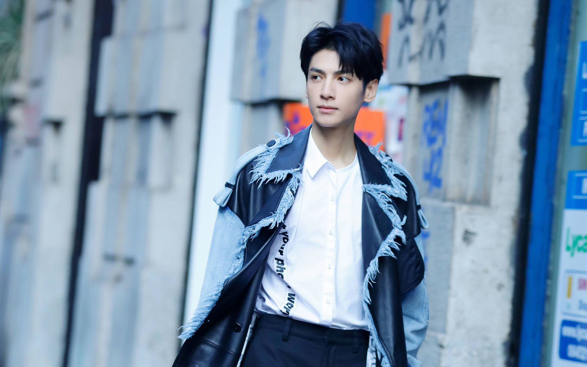 娱乐点评:谭松韵,成毅,罗云熙,孟美岐,白敬亭,朱正廷_公司_续约_平台