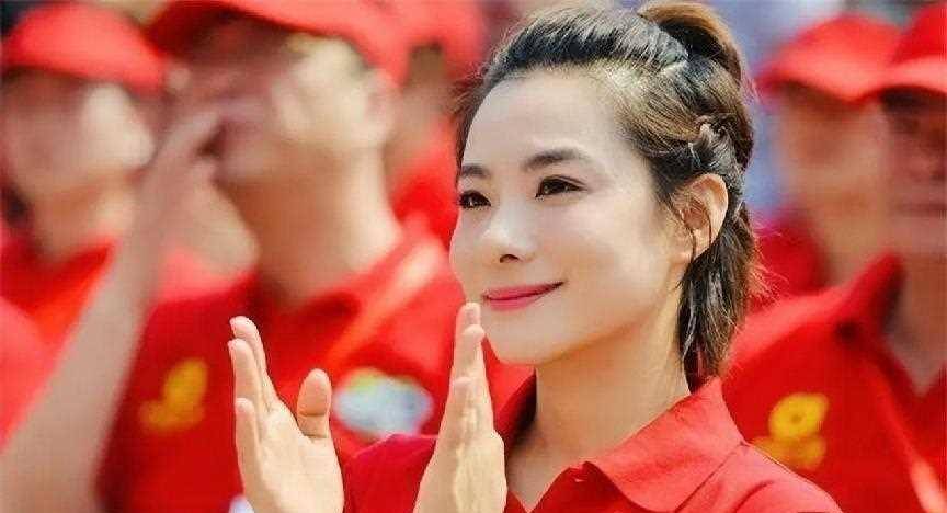 45岁奥运冠军刘璇近况:嫁入豪门被宠成少女,如今已是霸道女总_人生