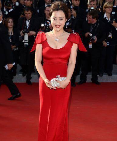 郝蕾的美人痣长得真绝!