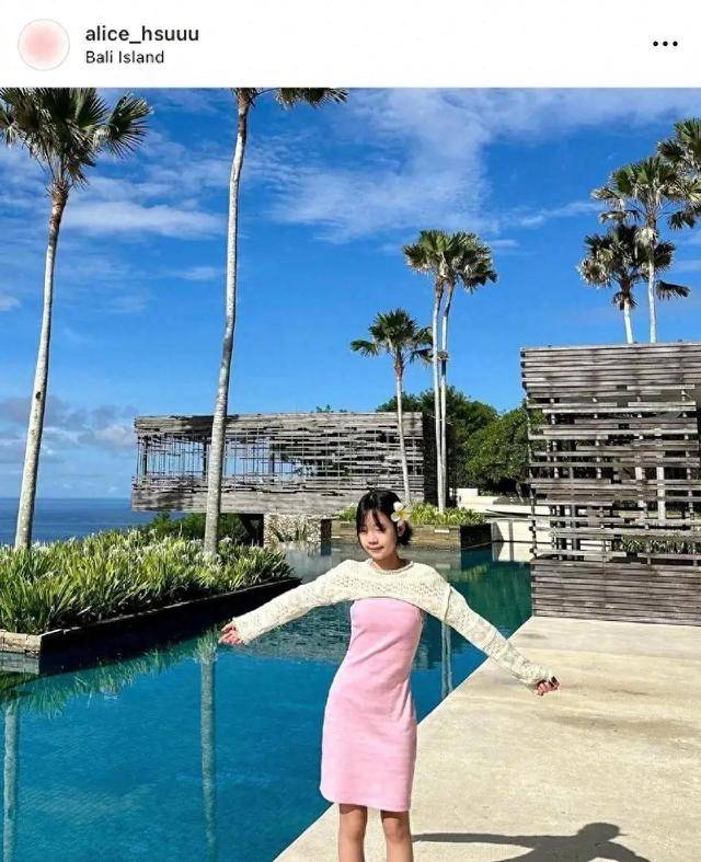 大小s爱女巴厘岛游玩,小玥儿穿衣风格引热议,lily造