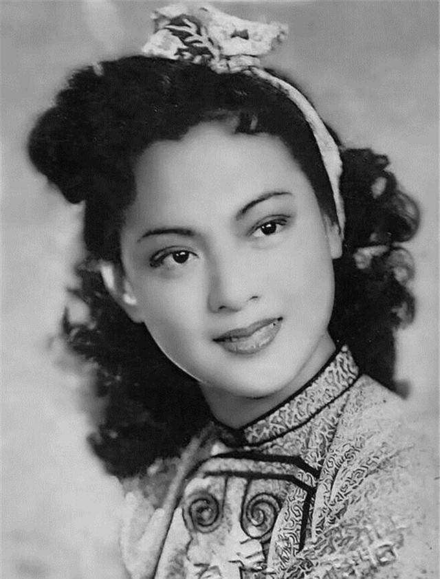 93岁王丹凤:老艺术家淡泊名利,与丈夫恩爱65年,绝代美人_父母_角色