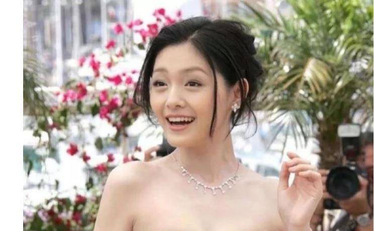 大s深夜晒最新短发照,像极了小s,老公汪小菲吐槽其"洗剪吹"_网友_节目