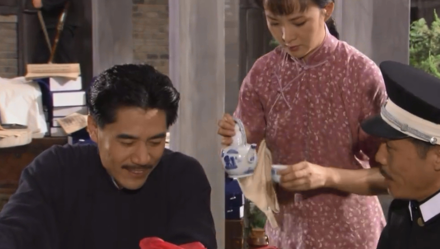 白景琦一生中坐牢都是为了女人,第二次杨九红逼死了槐花,白景琦被抓进