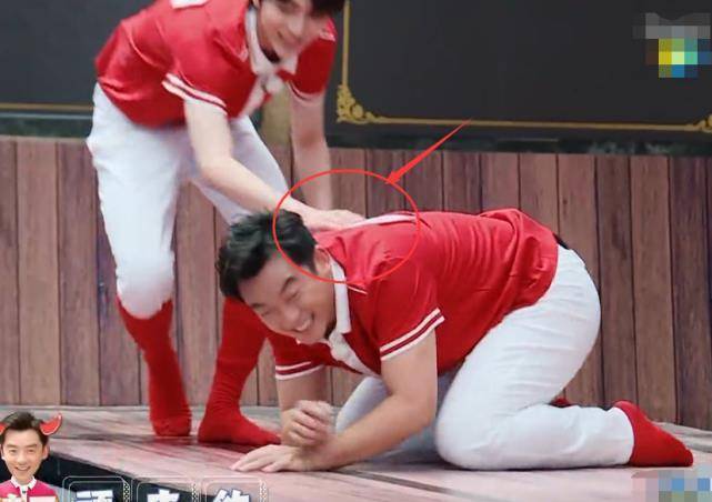 郑恺作弊帮baby,致使水碗砸到宋祖儿,蔡徐坤的反应太圈粉_图片_时候