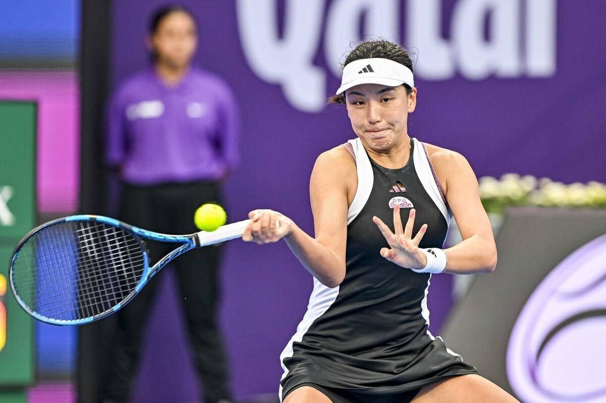 22岁网球新星王欣瑜在多哈遭遇首轮出局,引发网友对状态波动热议_比赛