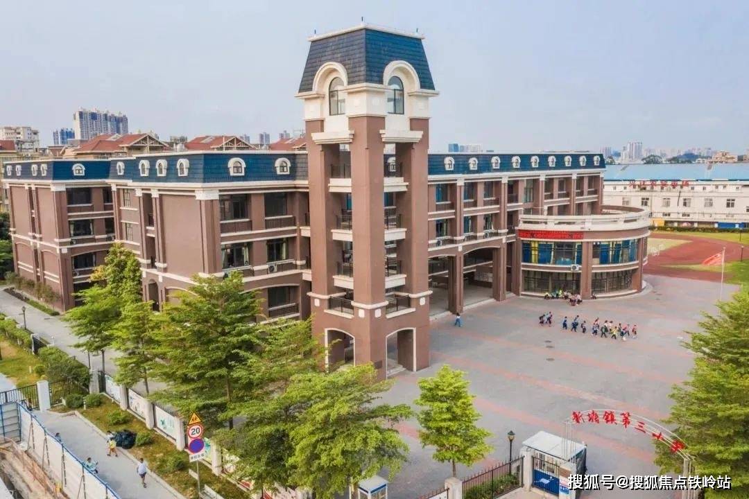 2001年被评为广州市绿色学校,2006年被评为广州市一级学校,新塘中学与