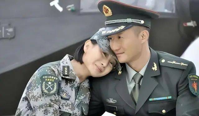 她是"最干净"的女演员,也是"最美军花",出道14年