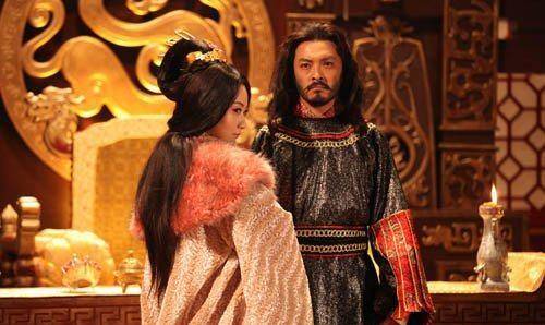 之后窦建德率兵攻打宇文化及,胜利之后将美艳的萧皇后据为己有,并封为