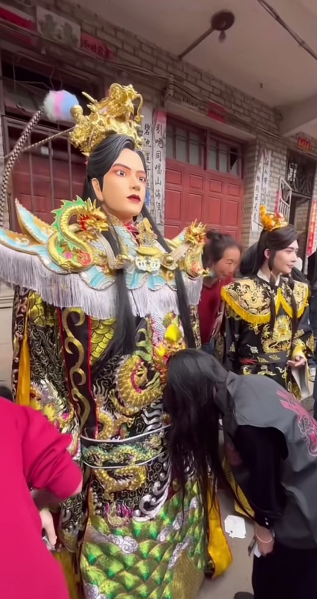 男网红cos赵世子引众怒,刘涛掷圣杯演妈祖,可以不信但请尊重!