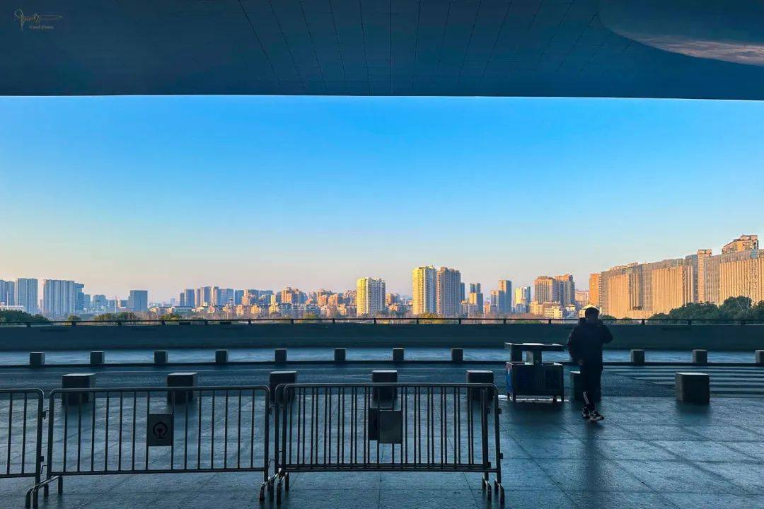 "卧代二等座"原来比传闻中更挤,难怪票价相对便宜