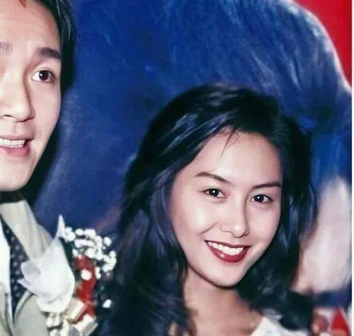 "喜剧之王"周星驰的上位史,从不被看好到逆袭翻盘他用了8年_李小龙