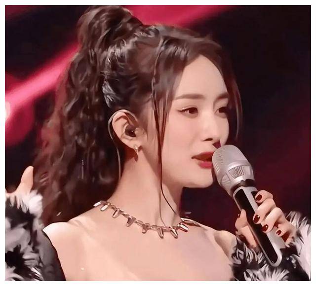 杨幂无人能敌!无论何地都能称霸,引发无限诱惑!_魅力_气质_身材