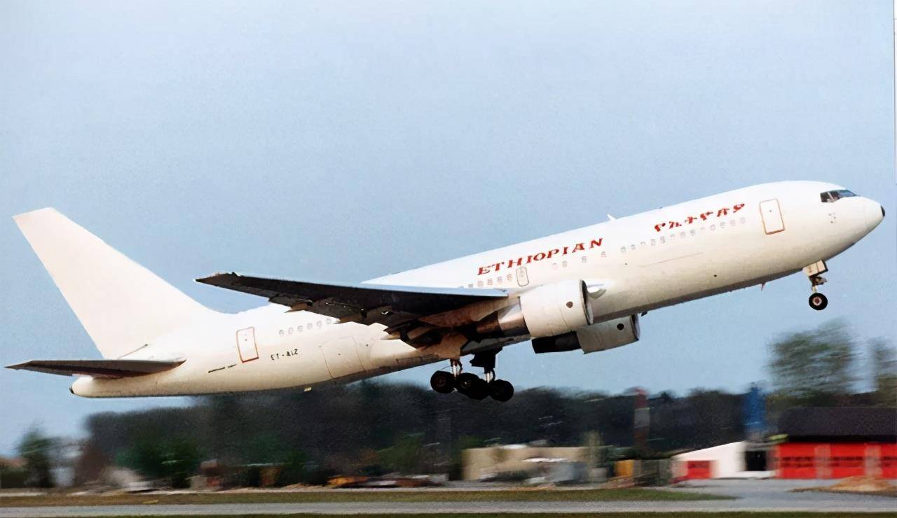 1996年的埃航961空难:给救生衣充气后,为何仅50人获救?