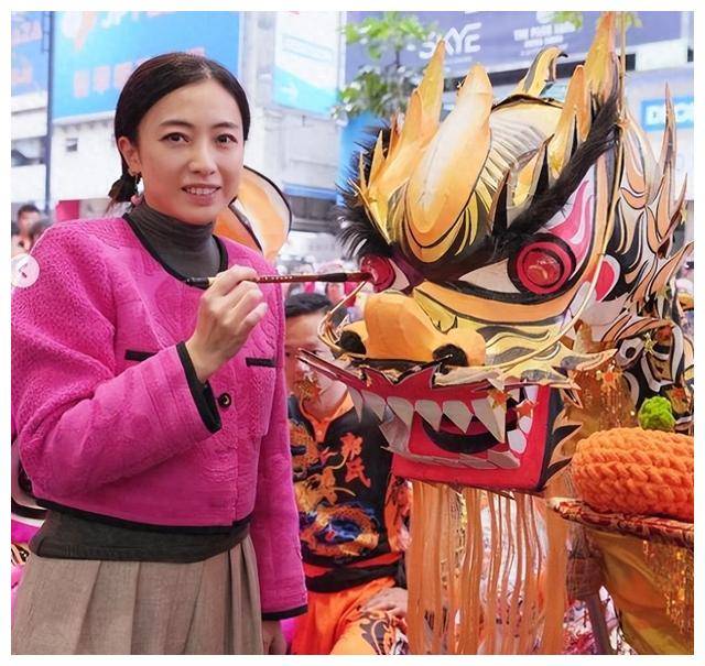 甘比新店醒狮,百万大红包派发,员工喜气洋洋_活动_支持者_女儿