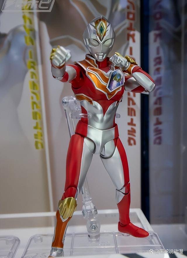 德凯奥特曼强劲型shf手办 德凯:特利迦大哥对不住了 我想跑了_玩具_造