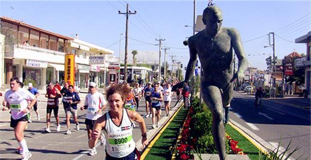 派出了一个名叫菲迪皮茨的士兵作为信鸽将这个好消息传递给国内的人民