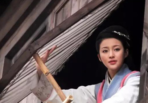 《水浒传》,一开始便是潘金莲私通西门庆,设计陷害武大郎