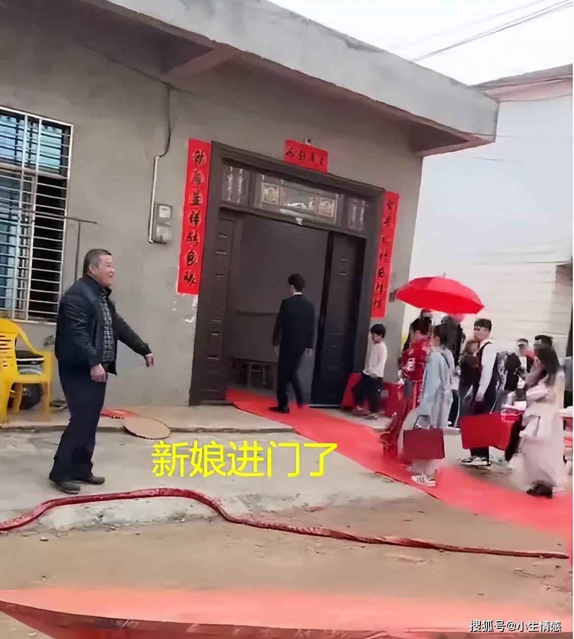 海南男子迎娶新娘归家,未婚兄姐角落窃喜:省钱免礼的幸福时刻_婚礼