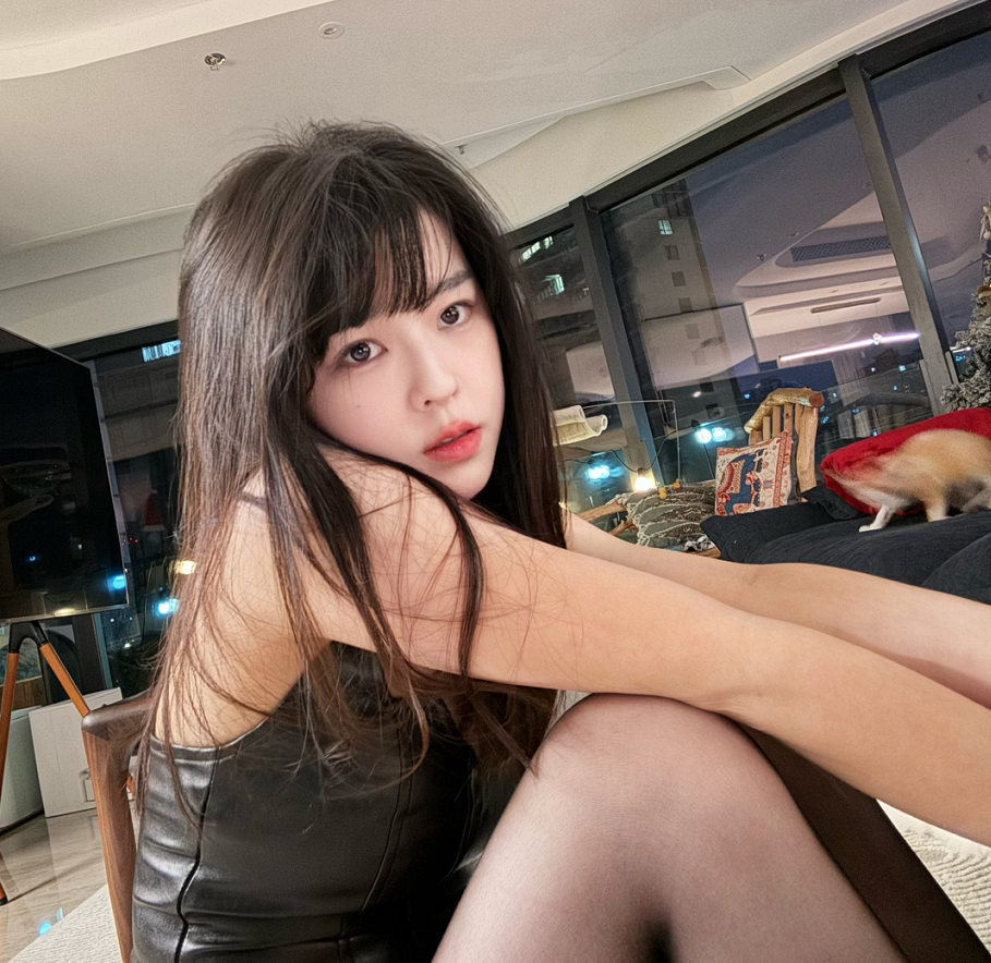 沫子自曝刚出道时经历,5个人一起住酒店,网友:16岁玩这么花_生活_直播