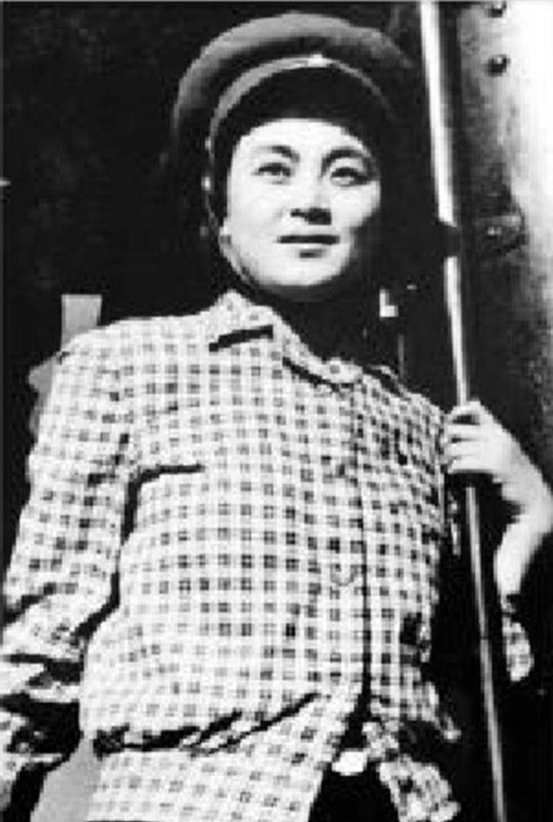 新中国首位女火车司机田桂英:父母怕她嫁不出去,强烈反对她开火车
