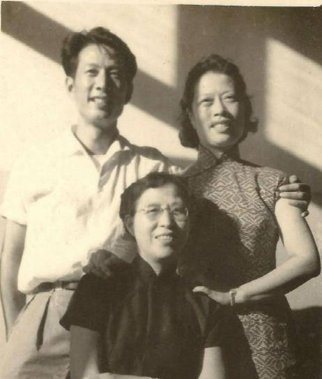 "高营长"冯喆:67出身名门,爱上川剧名伶,49岁绝望自杀_张启珍_父亲