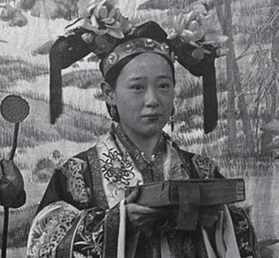 黑白照都掩盖不了美貌,被慈禧耽误了一生_四格_女性_照片