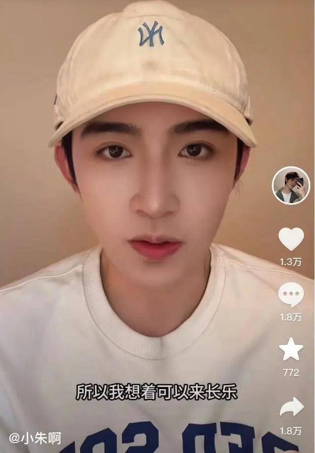 而其所属的mcn机构称:该网红系受当地文旅部门邀请