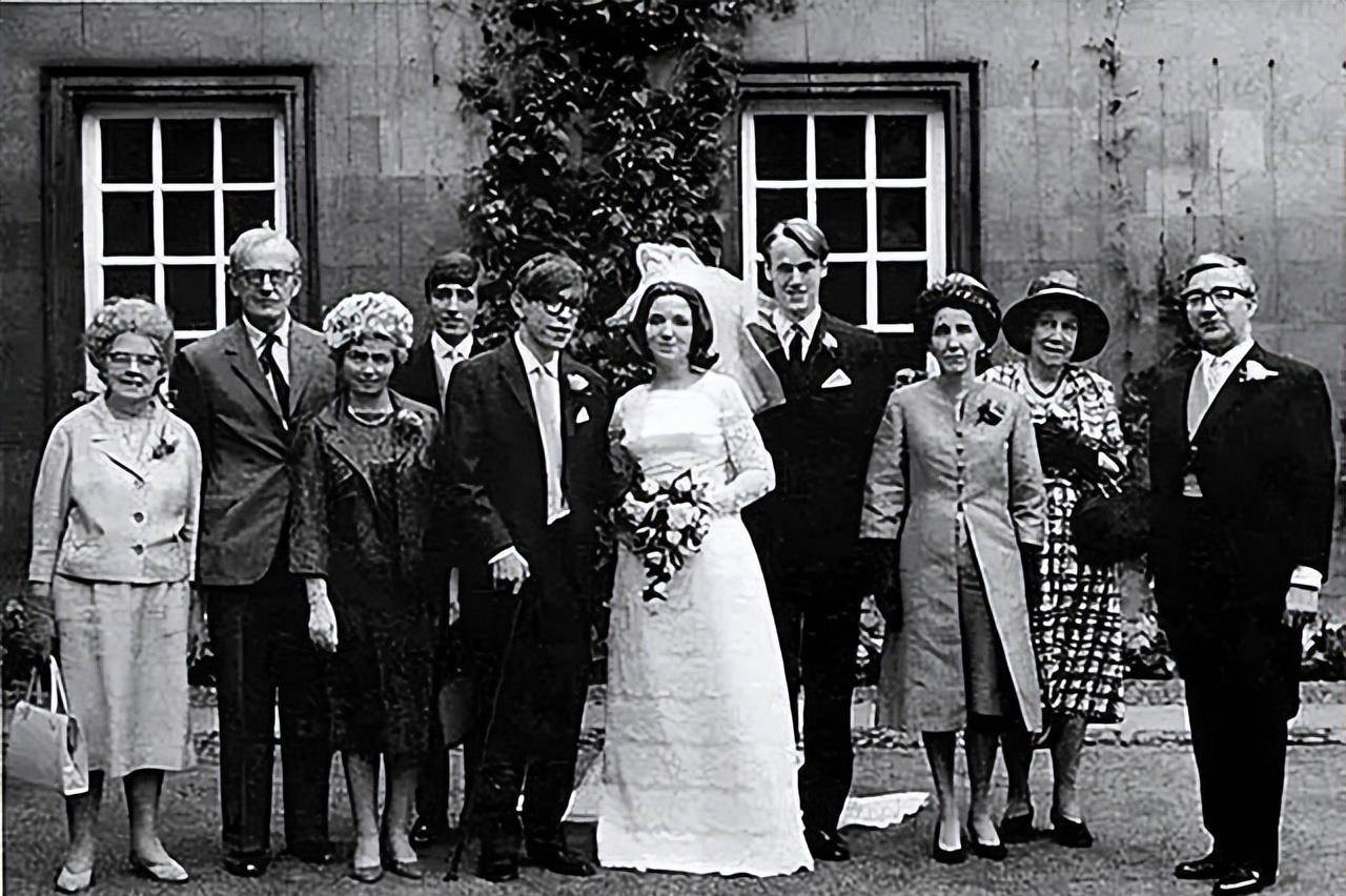 彼时,没有人预料到,正是强纳森·琼斯的出现,令斯蒂芬·霍金和简