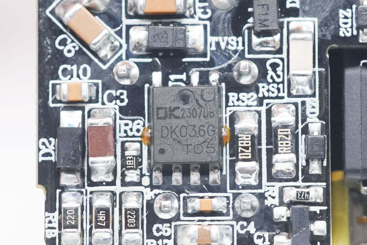 电源芯片选型难,不如选择大麦在用的东科dk036g,dk5v100r15s_内置