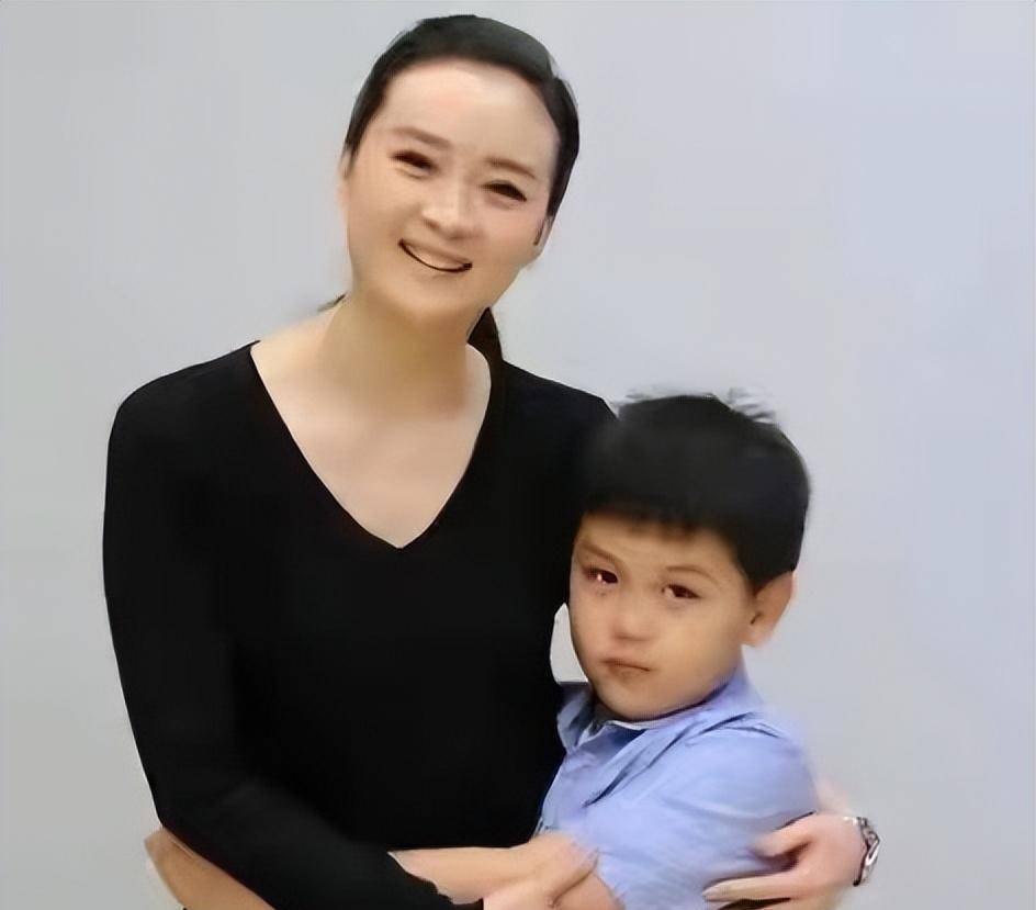 嫁大自己11岁富商,被亲生儿子掌掴,王艳的豪门生活到底怎么样?