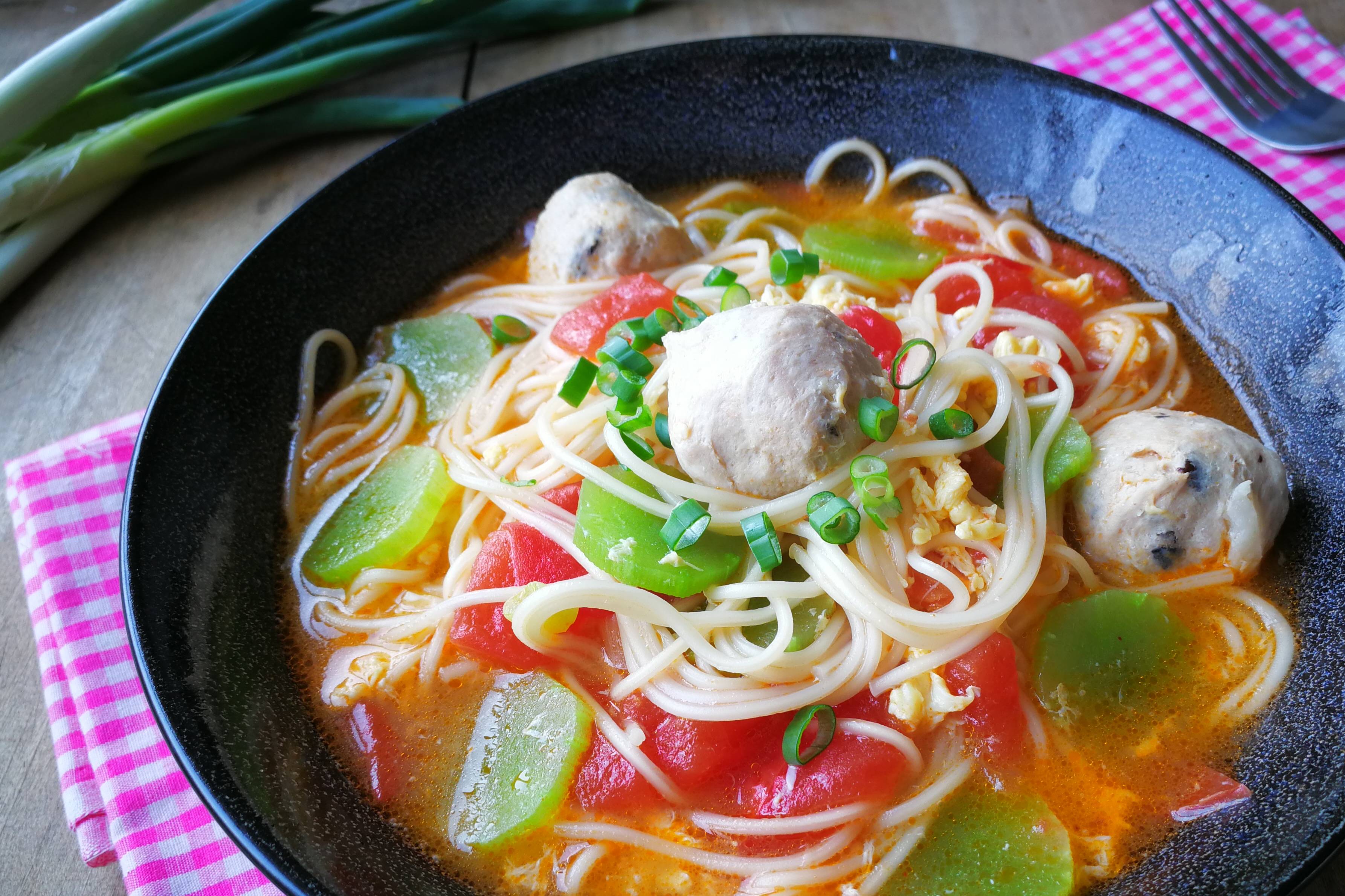 肉丸西红柿面