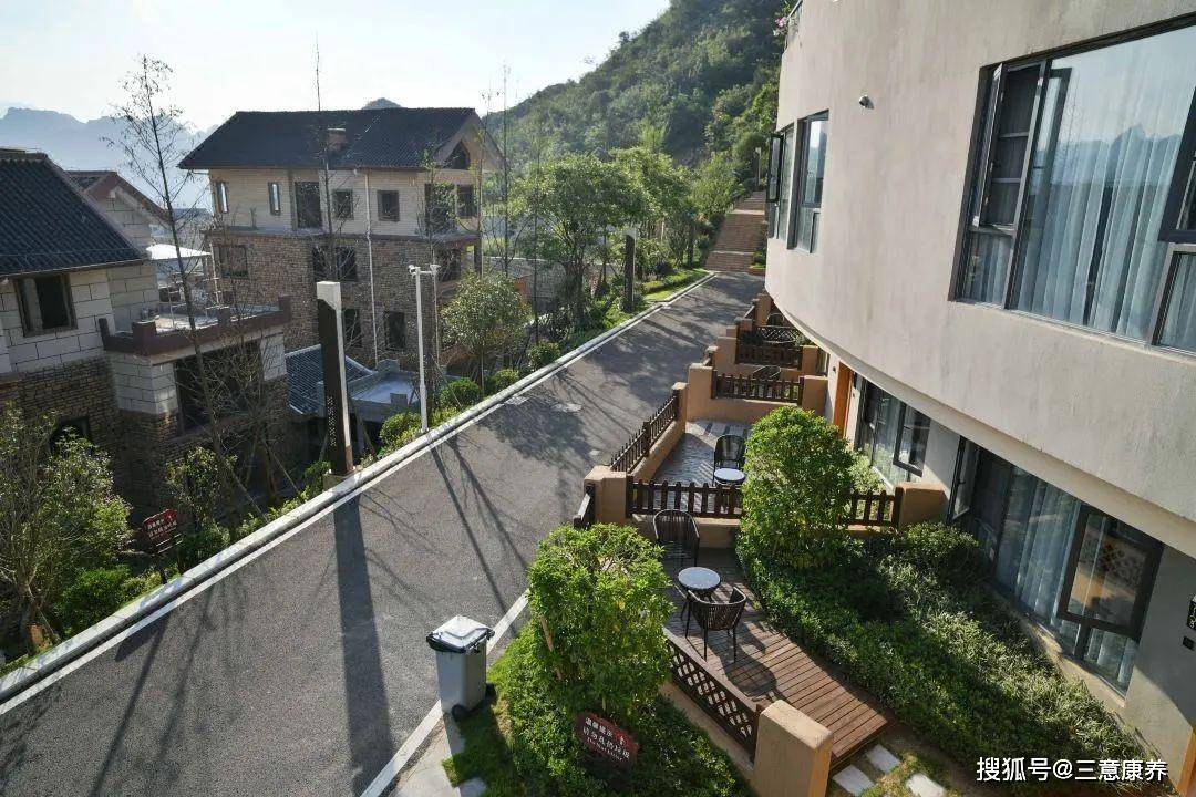 全国油菜花开放最早的兴义万峰林,庭院式酒店包吃住120元一天起_西南