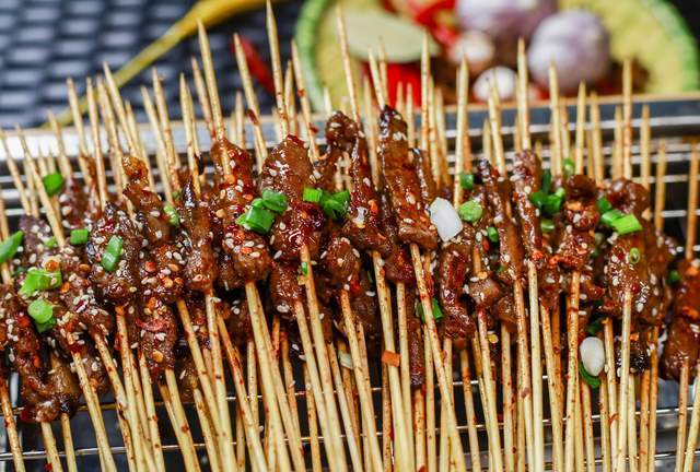 感觉肉干,柴,就像品酒或者品茶一样,小一点才能品尝出烧烤的独特味道