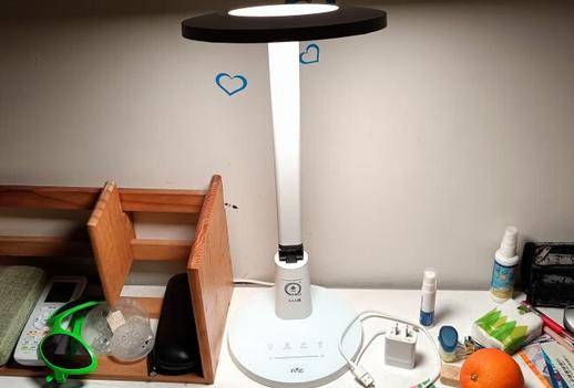 护眼灯有蓝光好还是没蓝光好呢？内含2024高性价护眼台灯推荐