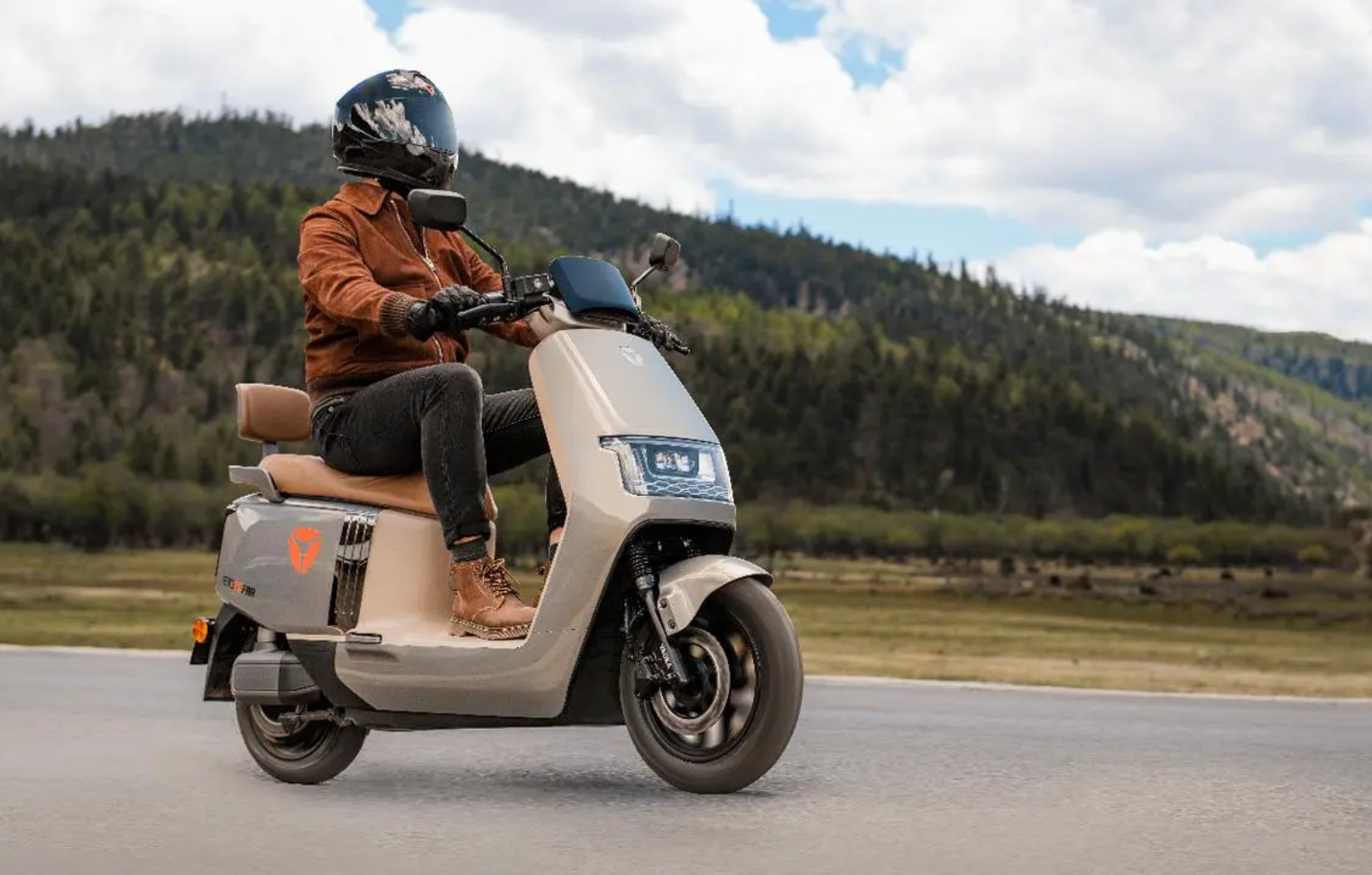 雅迪,台铃新款长续航电动车,都是38ah石墨烯电池,谁更有优势?