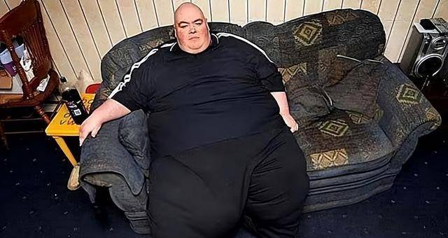 800斤胖男,每天能吃250碗饭热量,医生曾言活不过5年,今已离世_巴里