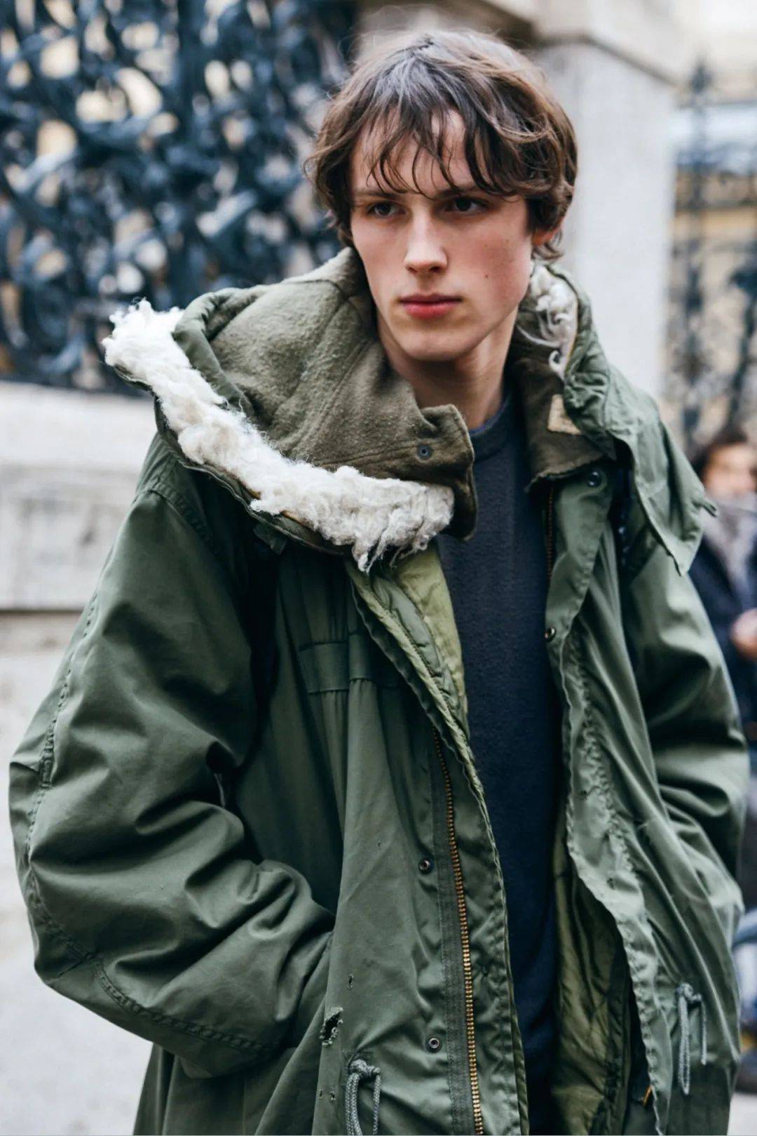 除去实用,派克大衣版型上修饰身材的能力也是一绝,直上直下的h型版型