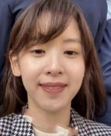 怪不得刘强东说"不知妻美",章泽天素颜照曝光,差距确实有点大