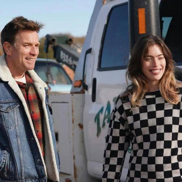 起乘坐汽车前往新墨西哥州的公路旅行,目的是修复两人之间的紧张关系