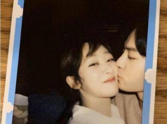 肖战和他的女朋友接吻图片
